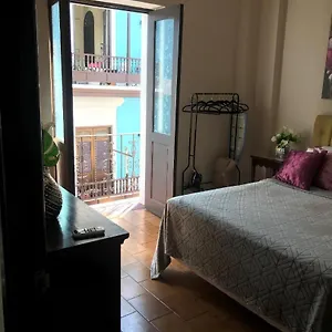 The Balconies Studio, The Marilyn & The Crystal At Casa Of Essence In Old Apartment